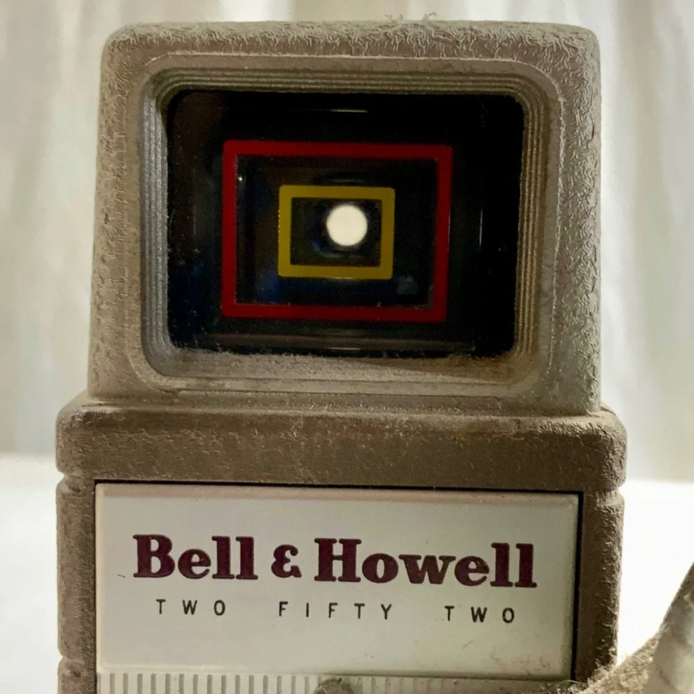 VTG Bell & Howell Two Fifty Two 8MM Movie Camera WITH contrast filters UNTESTED